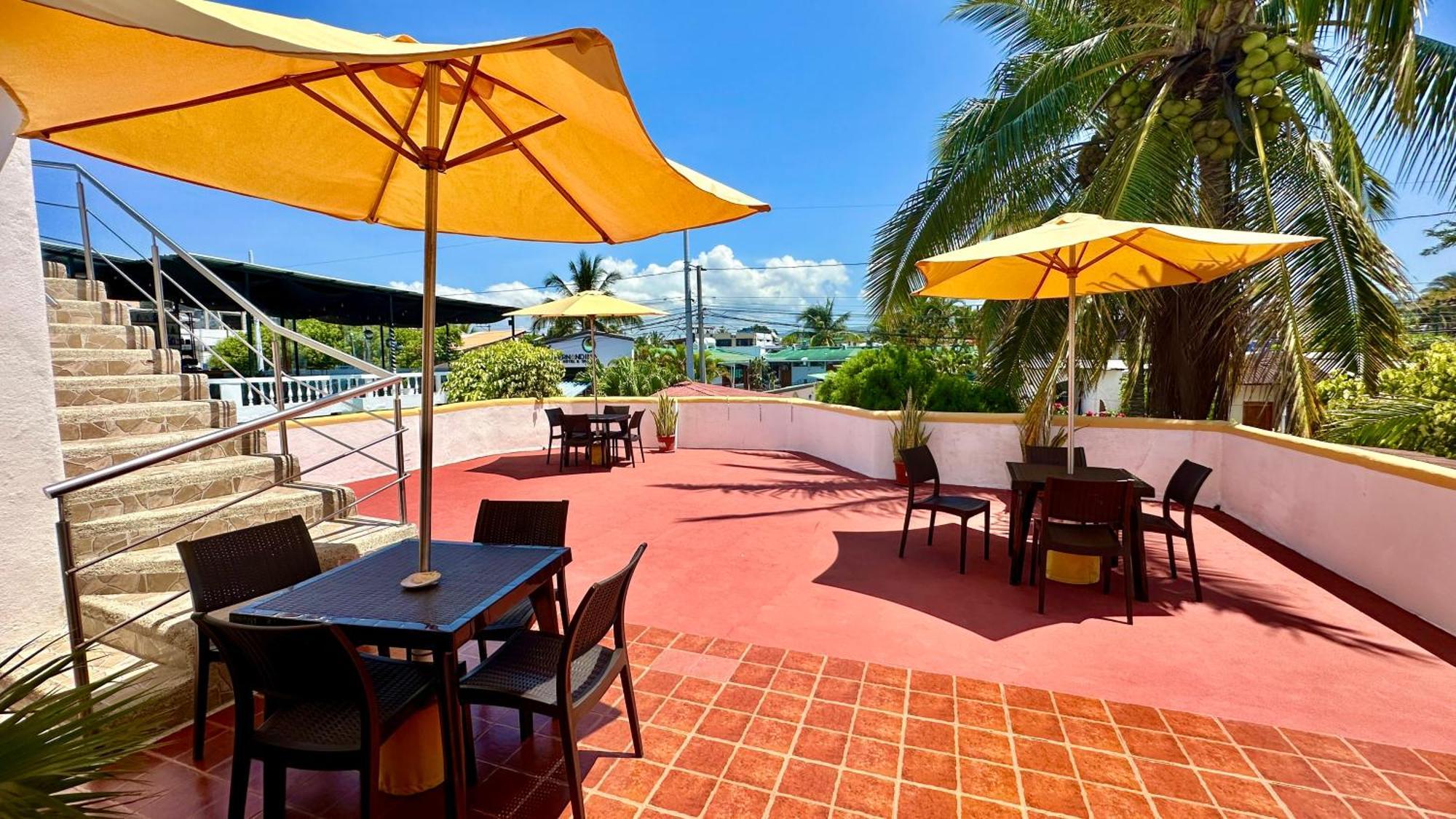 Hostal Suenos Silvestres Puerto Ayora  Exterior photo