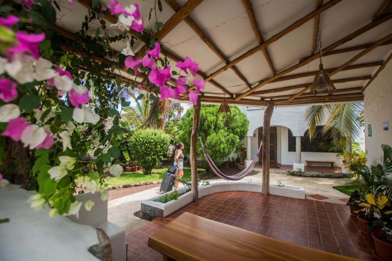 Hostal Suenos Silvestres Puerto Ayora  Exterior photo